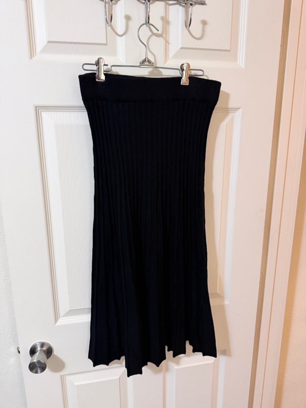 Women's Black Ribbed Knit Midi Skirt
